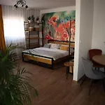 Apartamento Sauna Cafee & Beds *